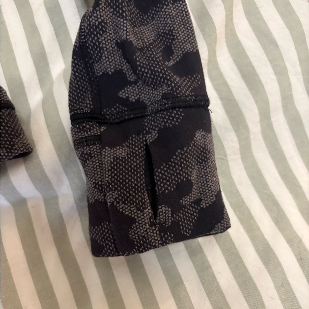LULULEMON fleece lined long sleeve! - Picture 4 of 6